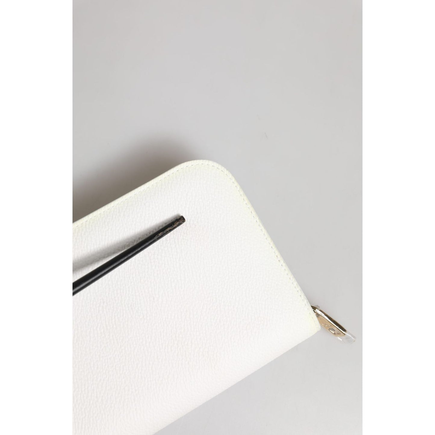 Dolce & Gabbana White Leather Logo Plaque Zip Around Continental Wallet BAG4553