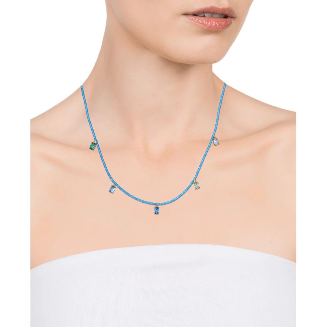 Lady wearing VICEROY JEWELS Mod. 13129C100-53 necklace, blue string with multicolored pendants, elegant fashion accessory.