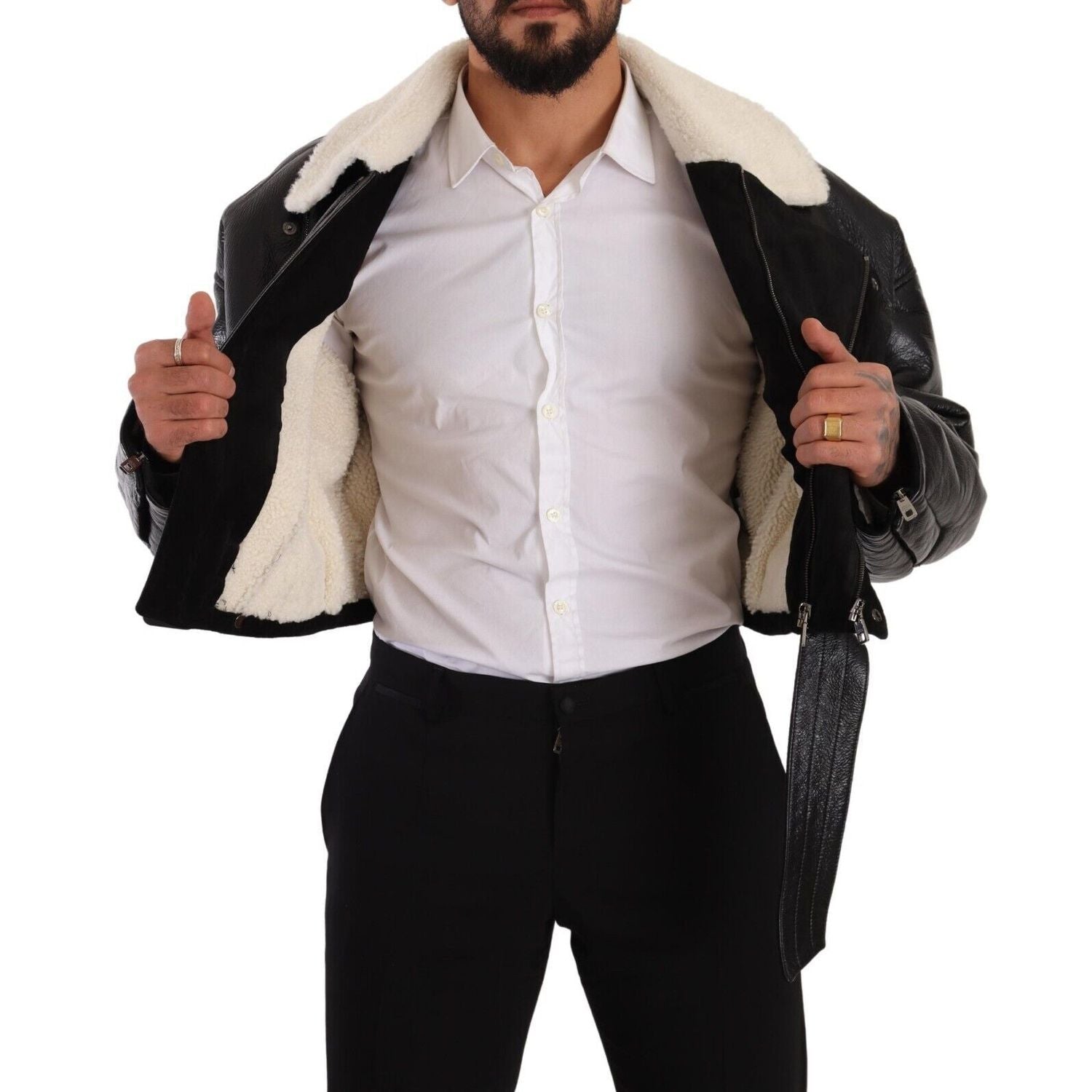Front view with bag zipped and handles upright.