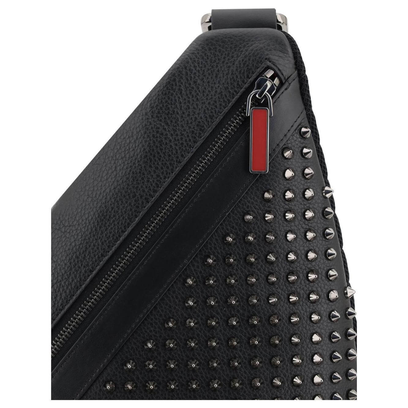 Front view with bag zipped and handles upright.