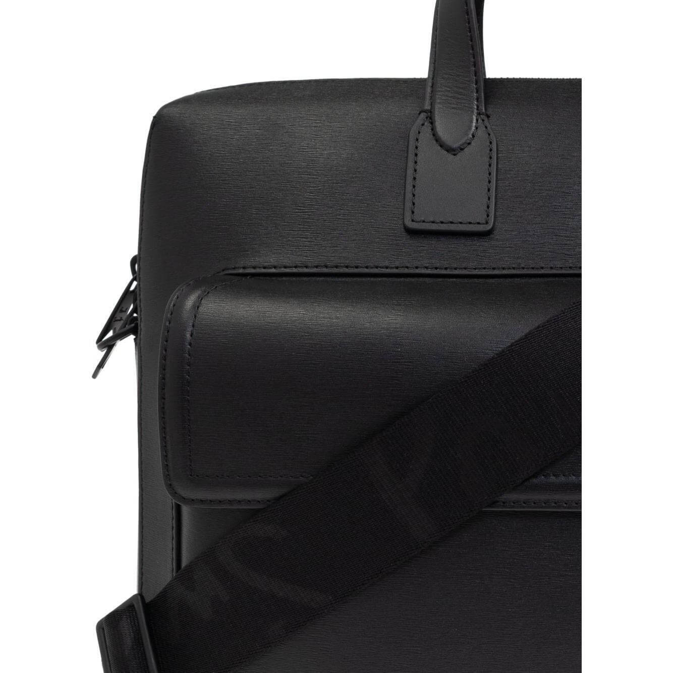 Front view with bag zipped and handles upright.