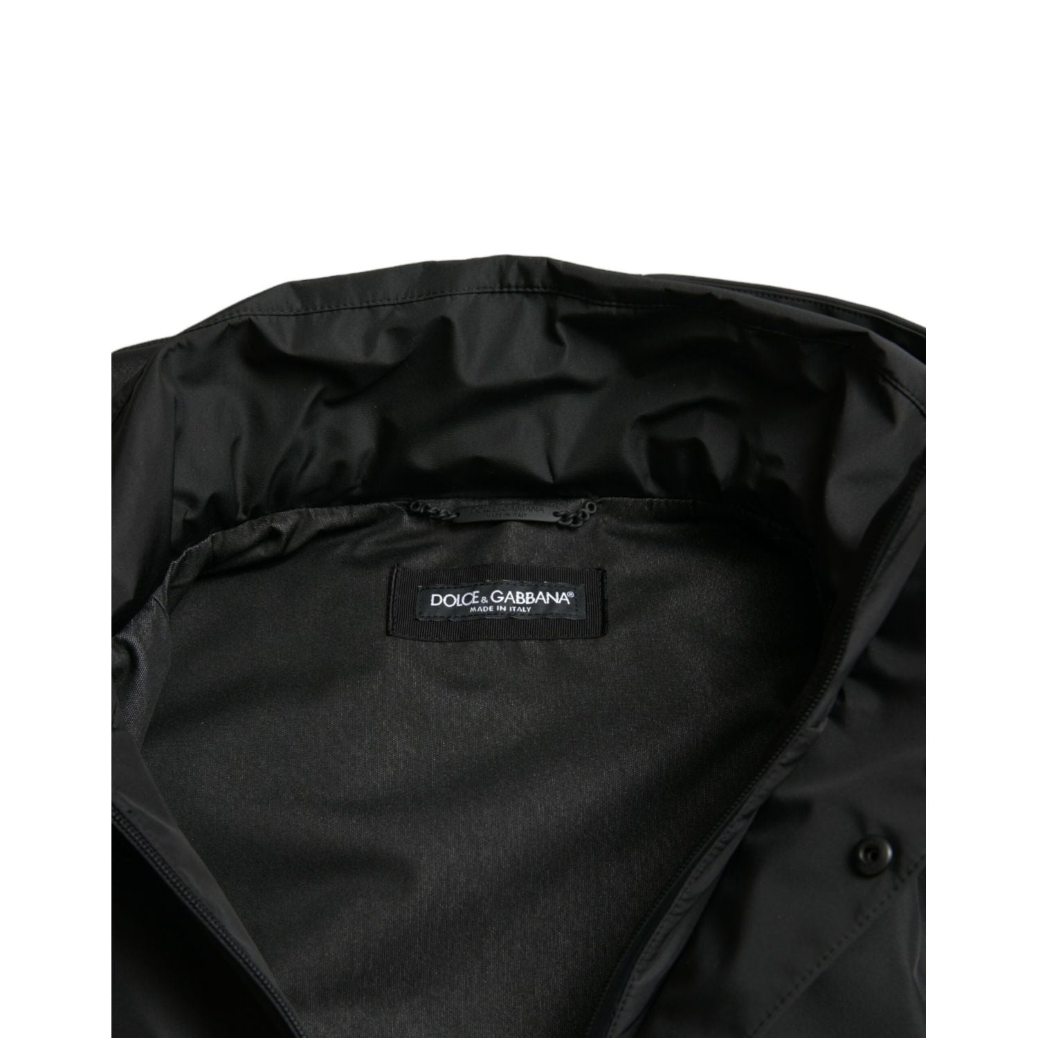 Front view with bag zipped and handles upright.