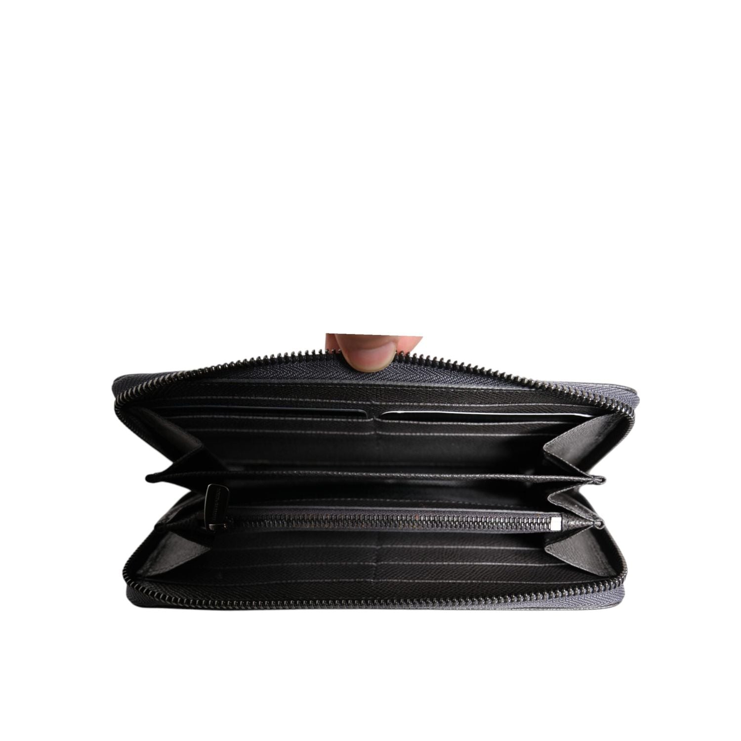 Front view with bag zipped and handles upright.