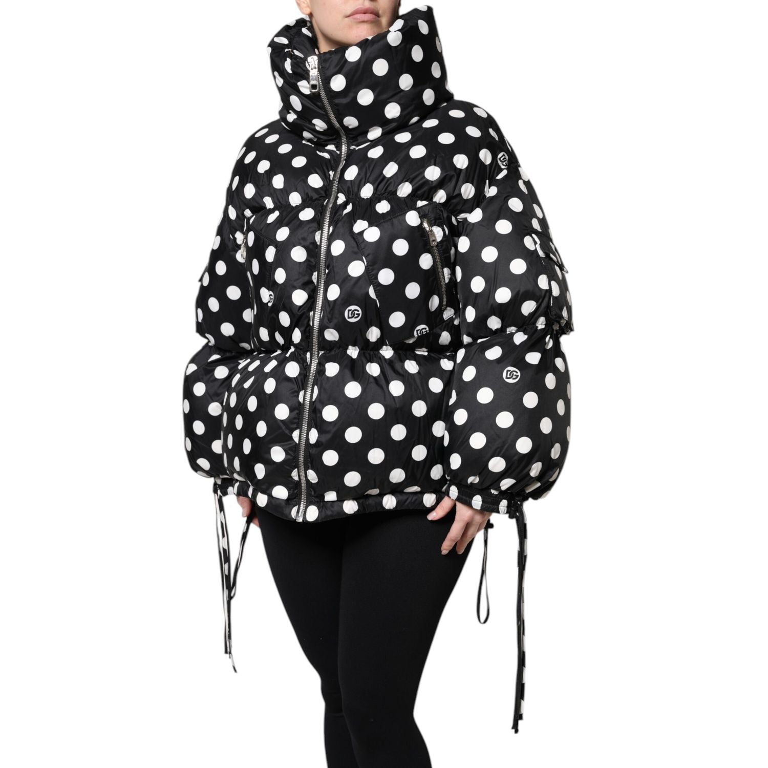 Front view with bag zipped and handles upright.