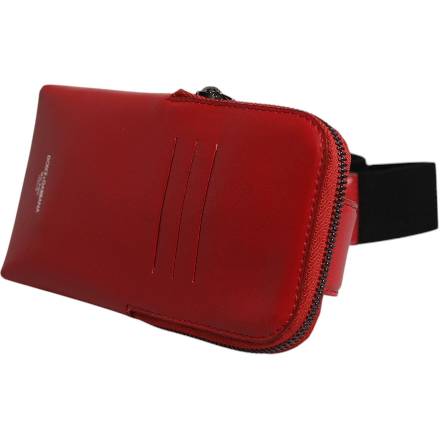 Front view with bag zipped and handles upright.