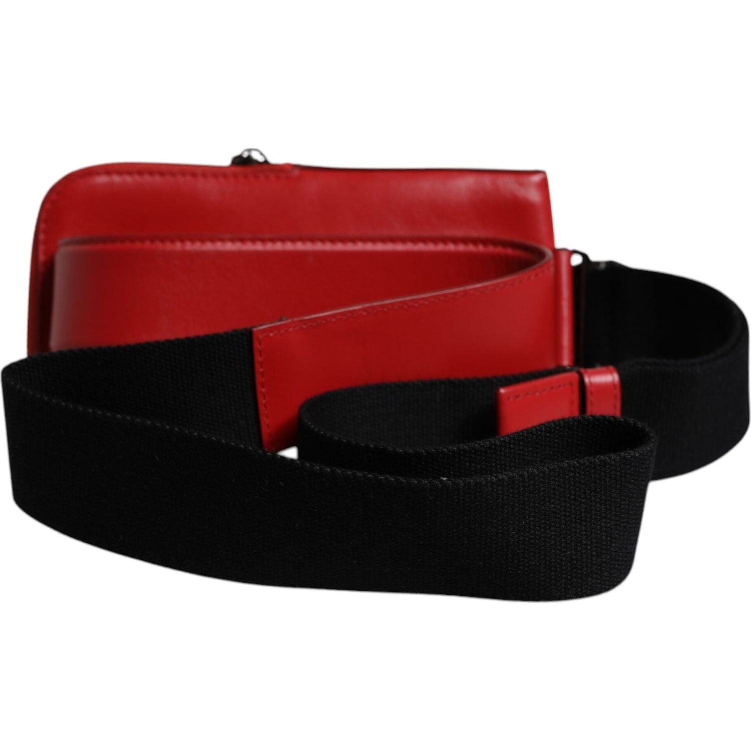 Front view with bag zipped and handles upright.