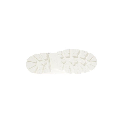 Alexander McQueen Elegant Leather Boots in Timeless Black