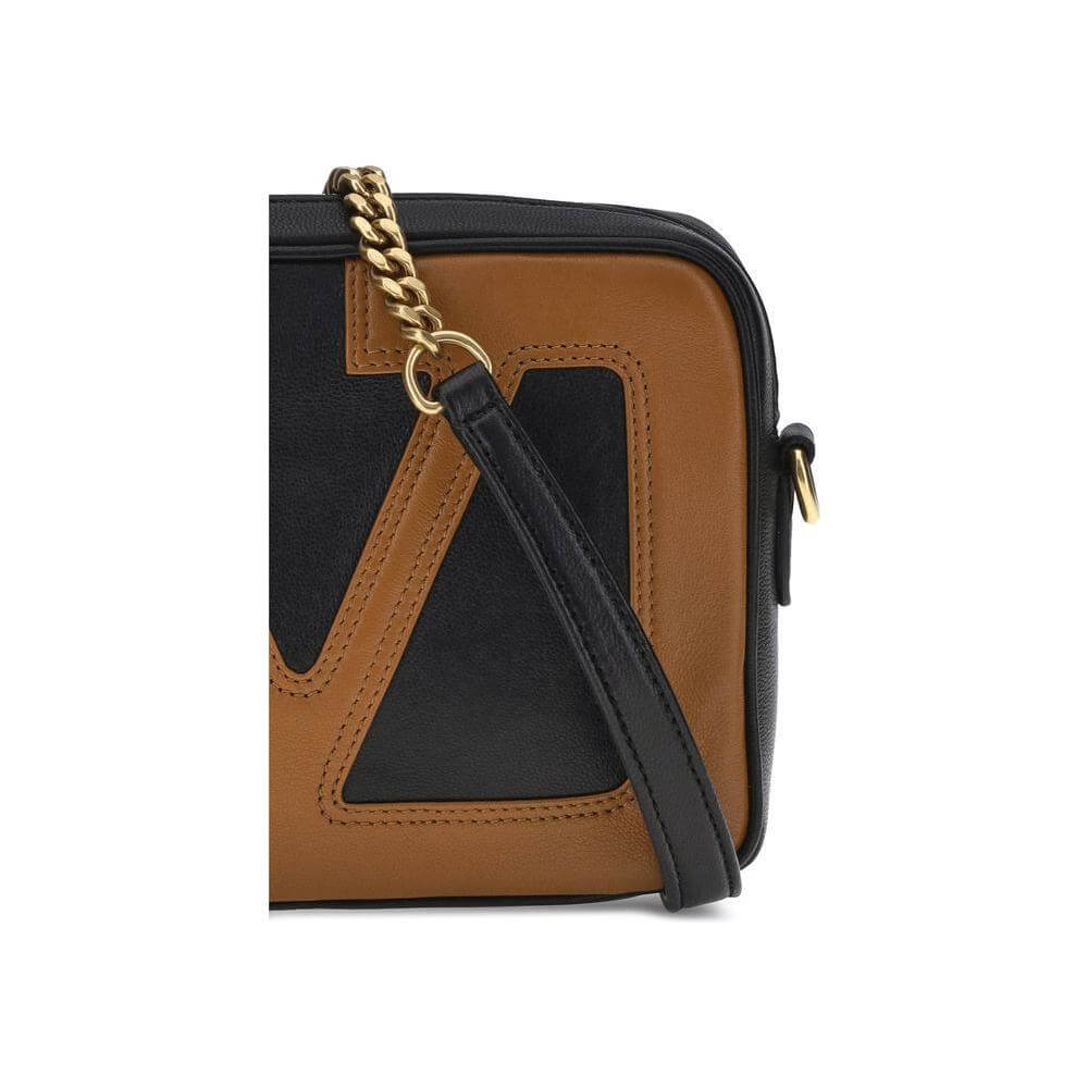 Front view with bag zipped and handles upright.