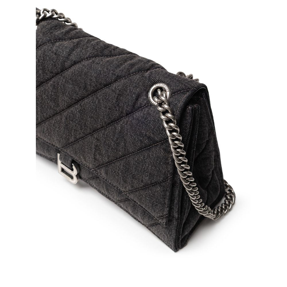 Front view with bag zipped and handles upright.