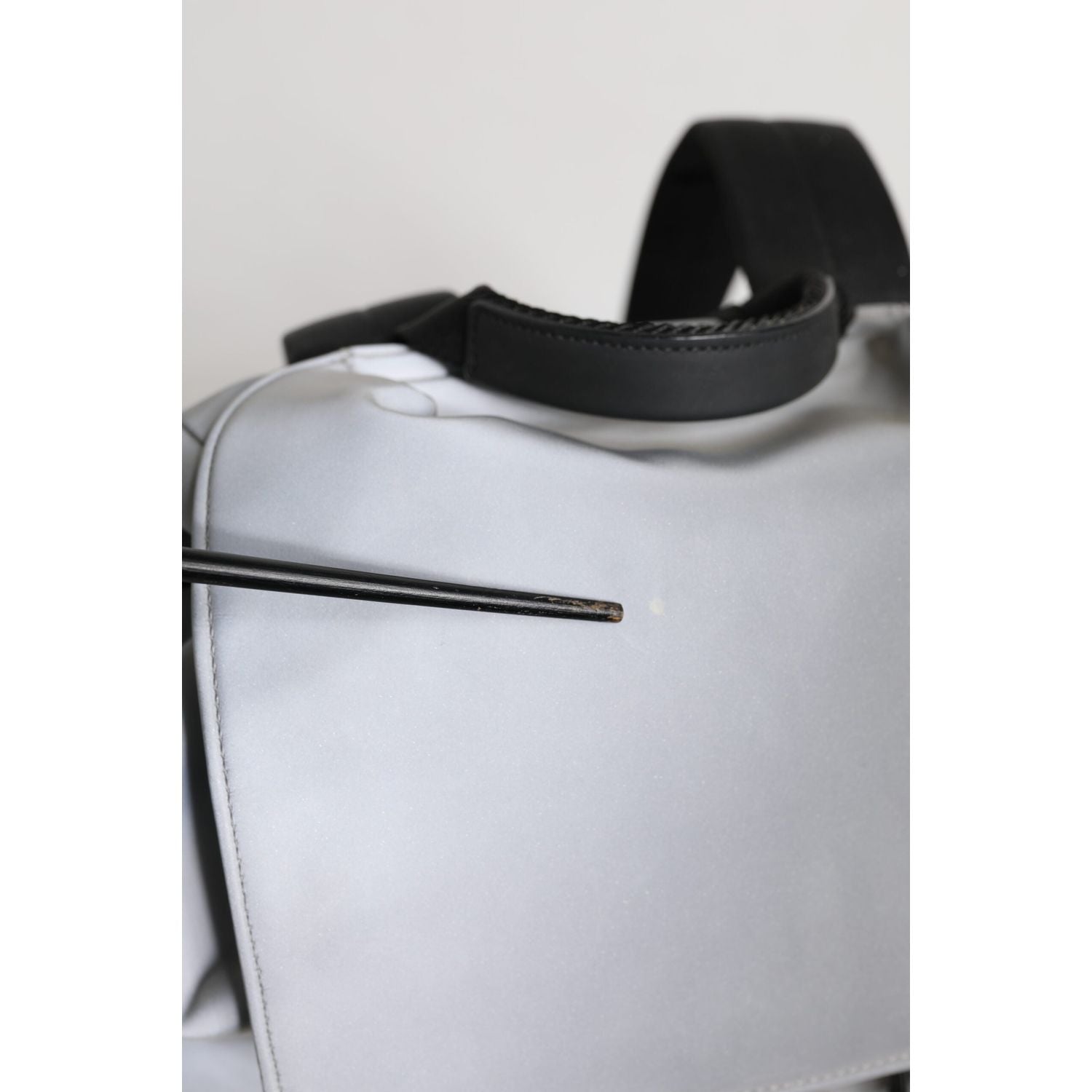 Front view with bag zipped and handles upright.