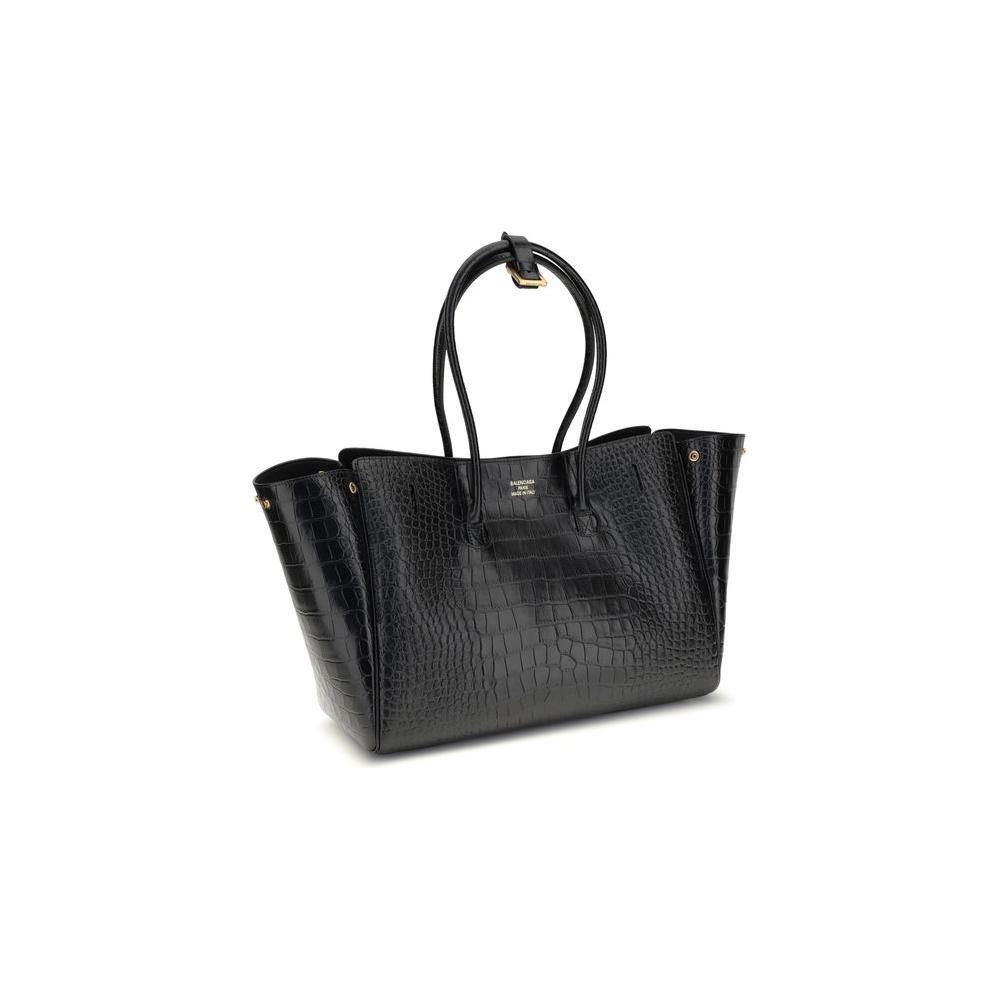 Front view with bag zipped and handles upright.