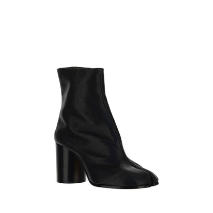 Margiela Black Lamb Ovis Aries Aries Ankle Boots with split toe and cylindrical heel, featuring a hook-and-eye closure.