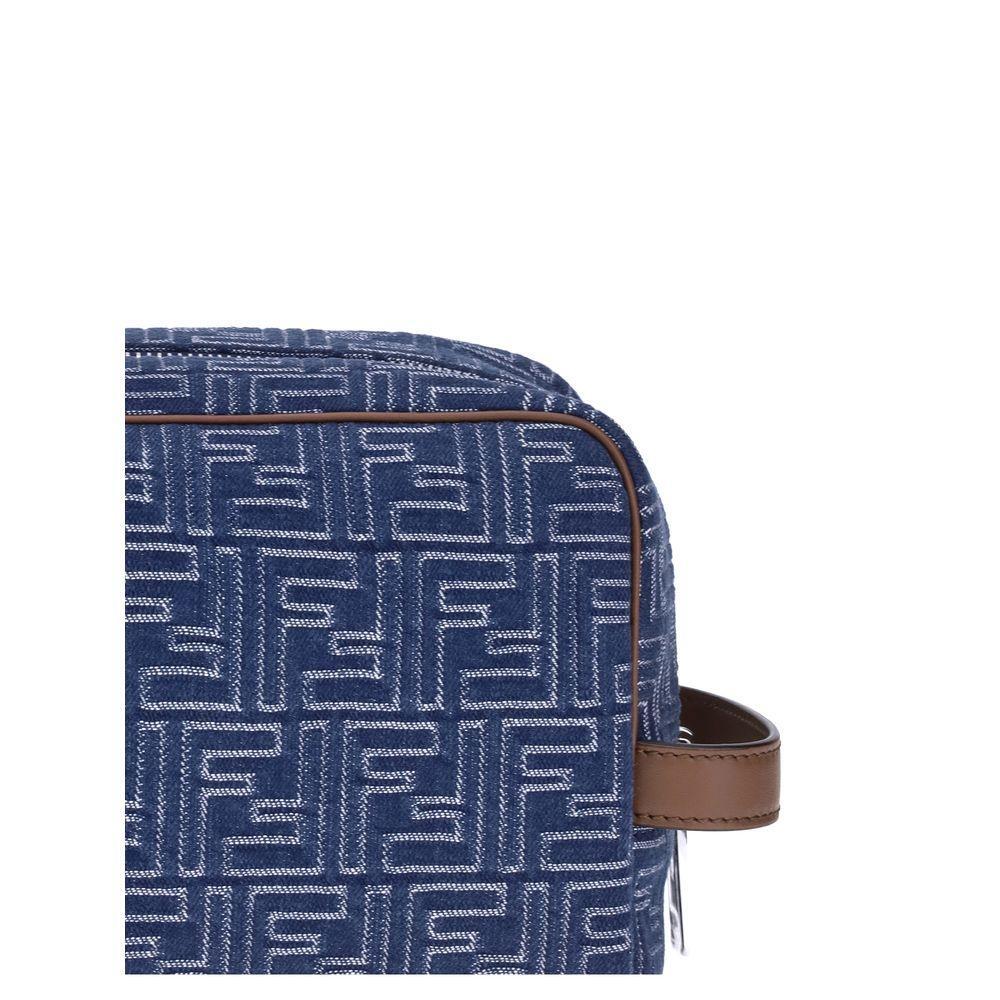 Front view with bag zipped and handles upright.