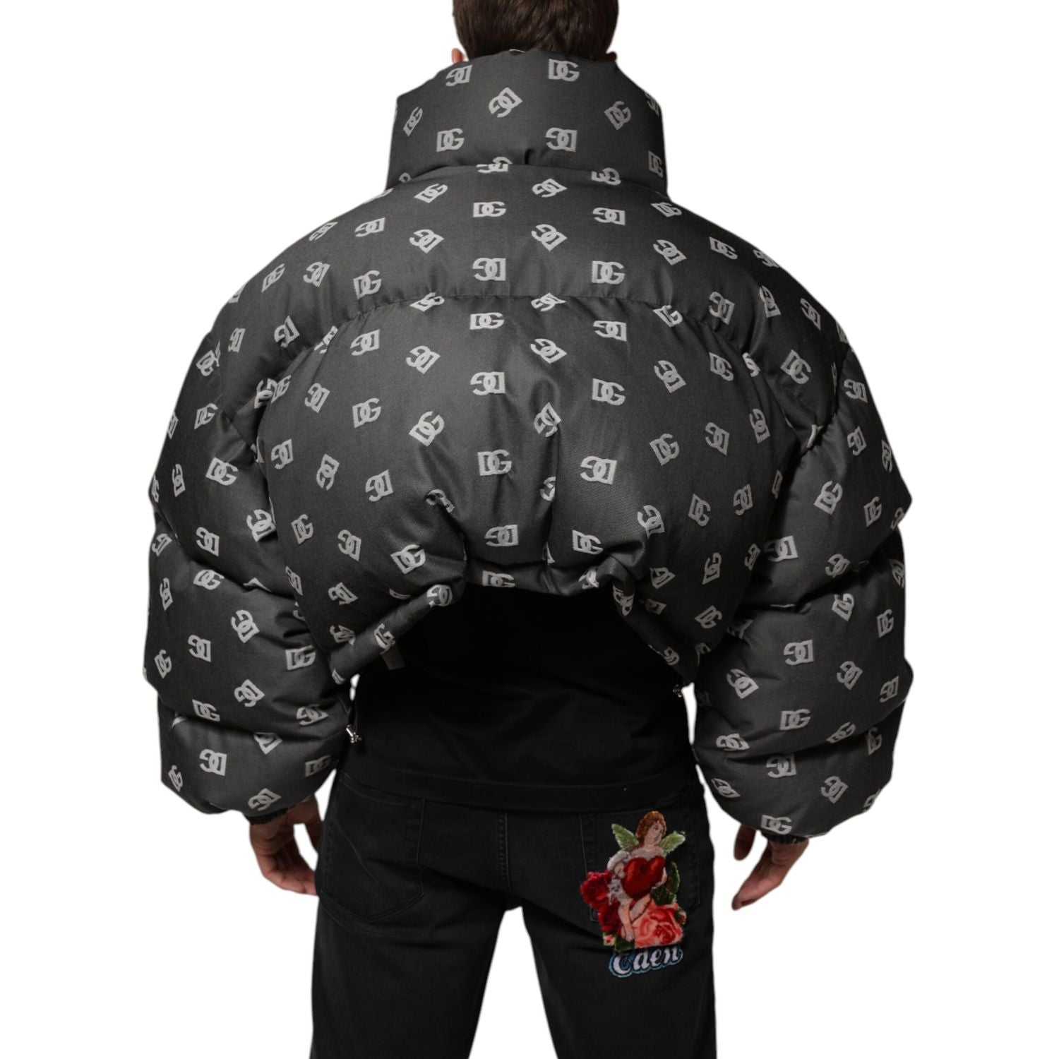 Front view with bag zipped and handles upright.