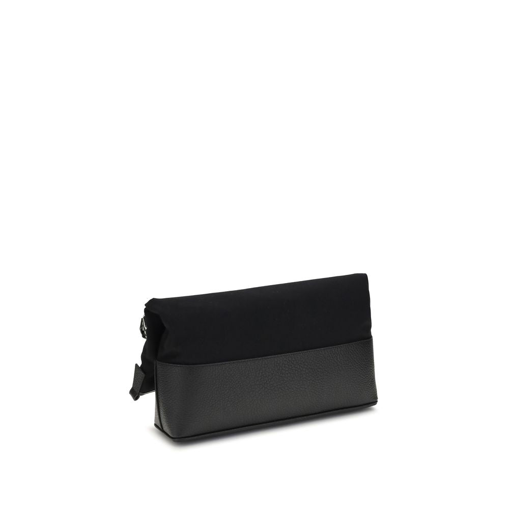Front view with bag zipped and handles upright.