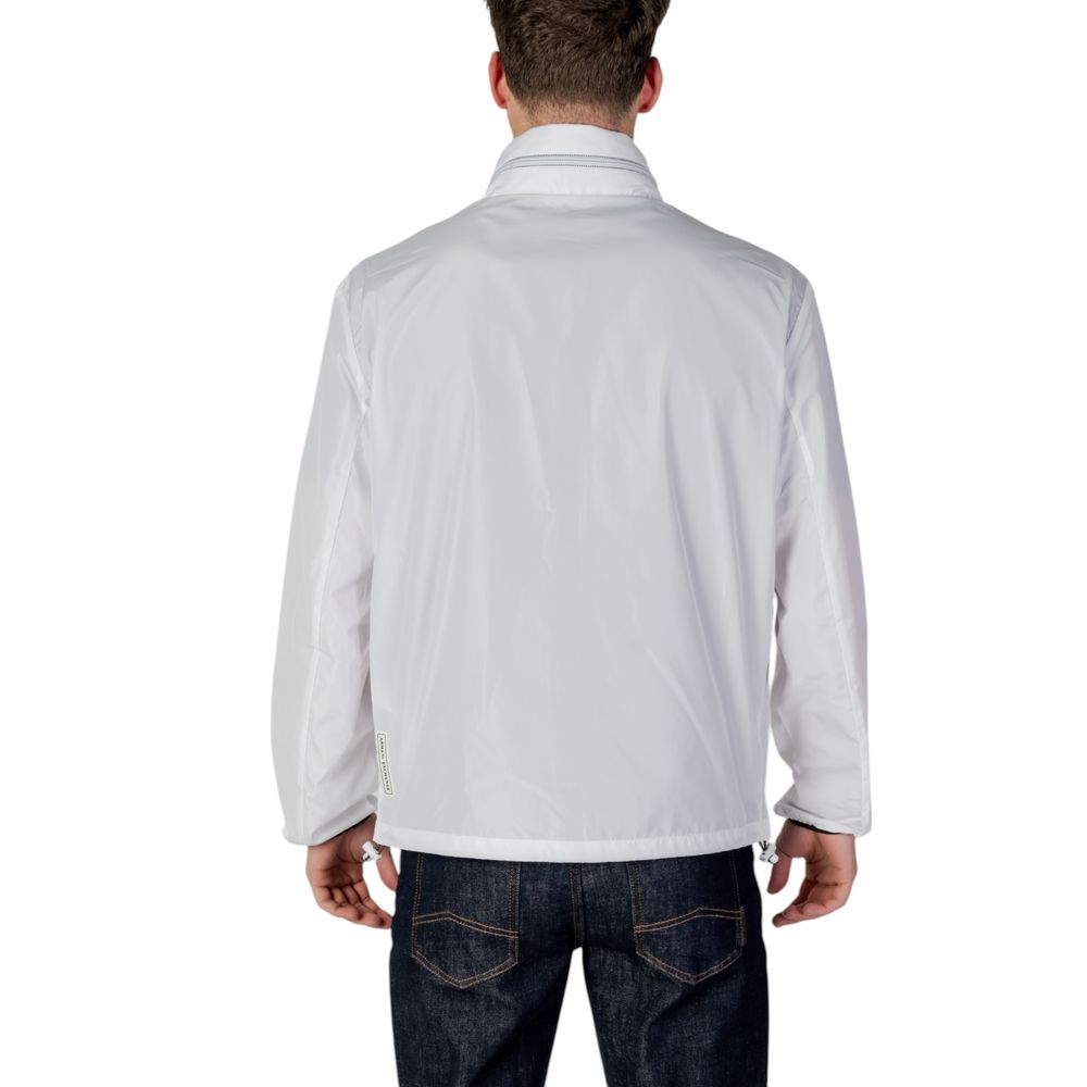 Front view with bag zipped and handles upright.