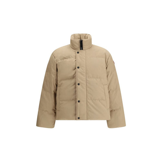 Canada Goose Parka Bayview in beige, oversize fit with water-repellent fabric, zip and button closure, and multiple pockets.