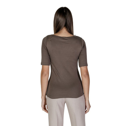 Back view of woman wearing a Street One Brown Cotton T-Shirt, short-sleeved, spring/summer collection, 50% cotton, 50% modal.