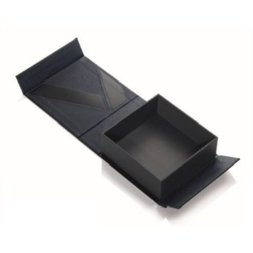 Black jewelry box open with lid, suitable for presenting VICEROY JEWELS Mod. 30005P000-94 bracelet for gentlemen.